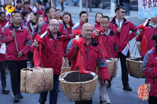 一场“穿越千年”的茶市盛会！“最美茶艺师”在湖南安化巡游(图3)